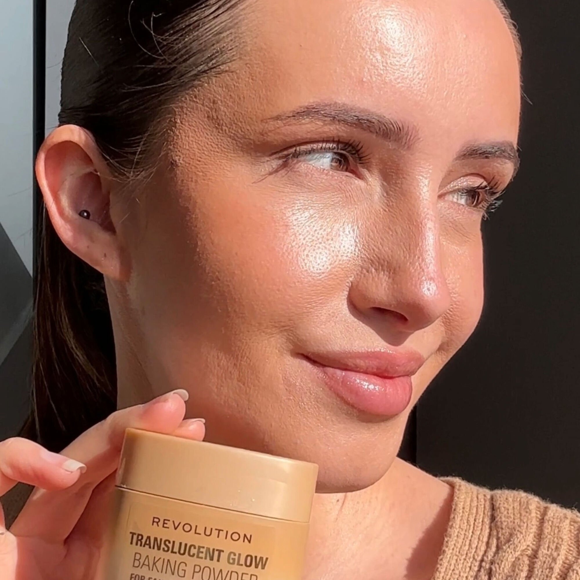 Revolution Translucent Glow Loose Baking Powder Medium to Dark